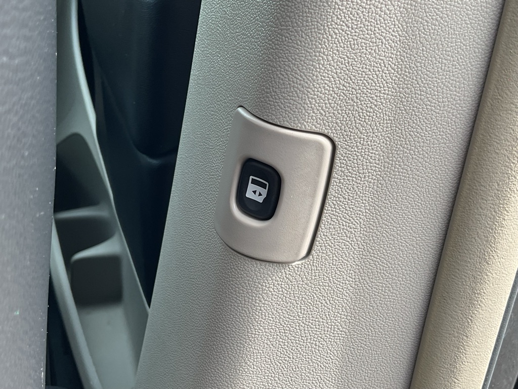 Photo 49 of this CHRYSLER TOWN & COUNTRY