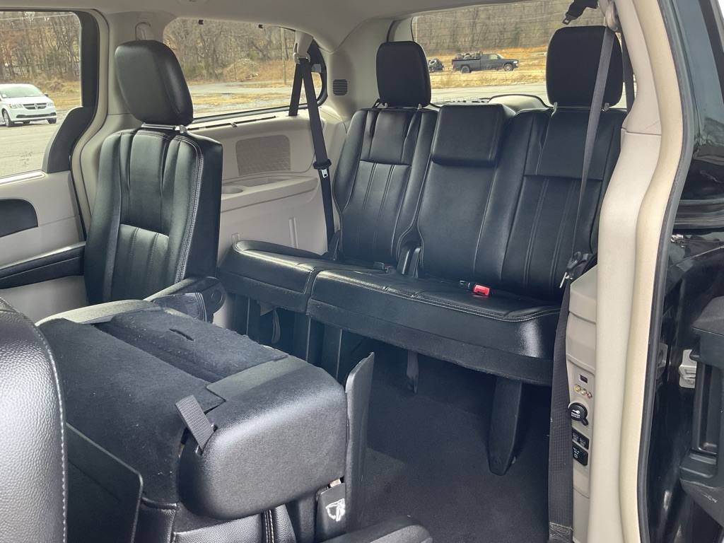 Photo 45 of this CHRYSLER TOWN & COUNTRY