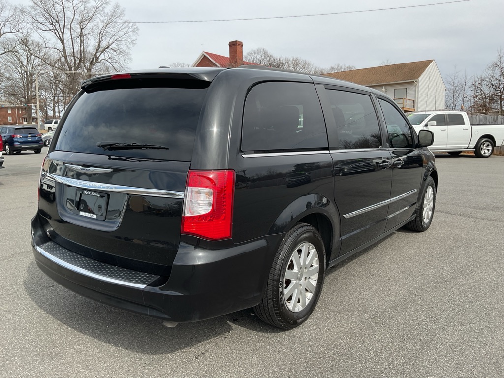 Photo 11 of this CHRYSLER TOWN & COUNTRY