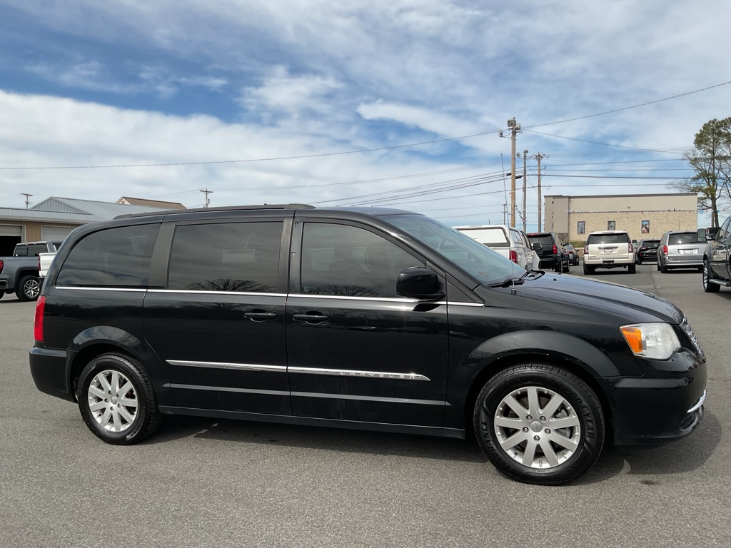 Photo 14 of this CHRYSLER TOWN & COUNTRY