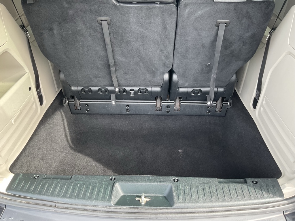 Photo 9 of this CHRYSLER TOWN & COUNTRY