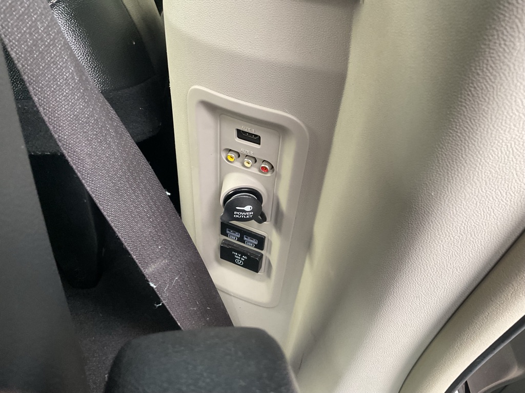 Photo 44 of this CHRYSLER TOWN & COUNTRY