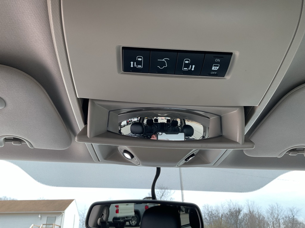 Photo 39 of this CHRYSLER TOWN & COUNTRY