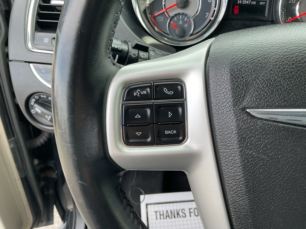 Photo 27 of this CHRYSLER TOWN & COUNTRY