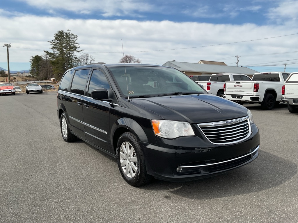 Photo 15 of this CHRYSLER TOWN & COUNTRY