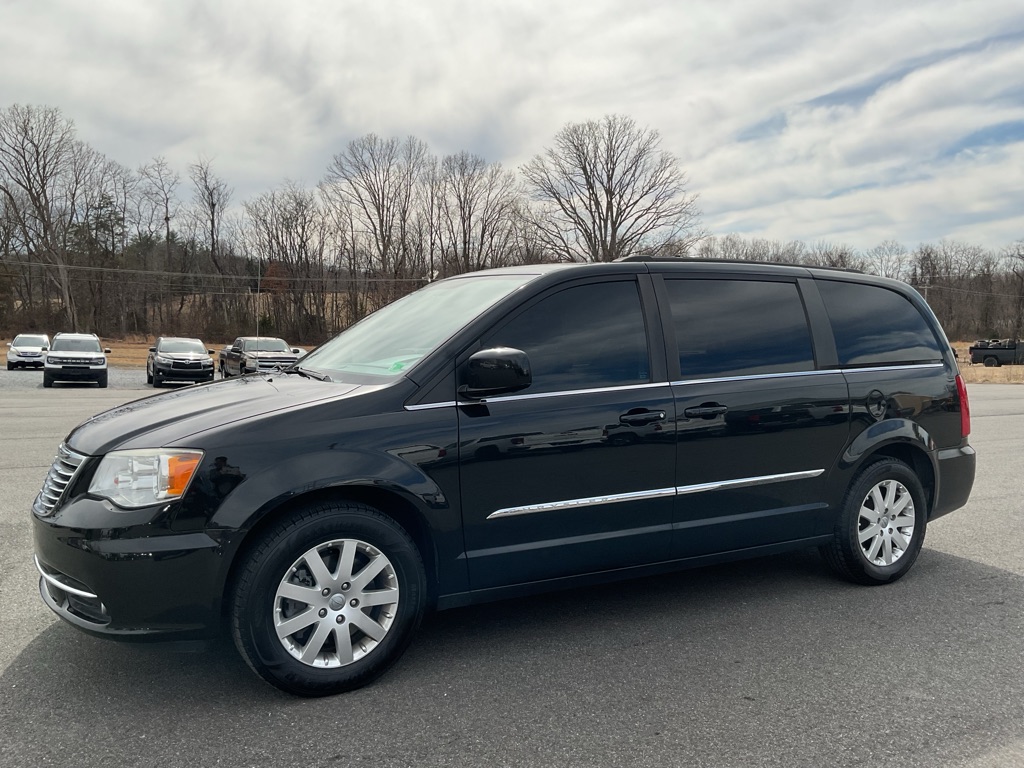 Photo 2 of this CHRYSLER TOWN & COUNTRY
