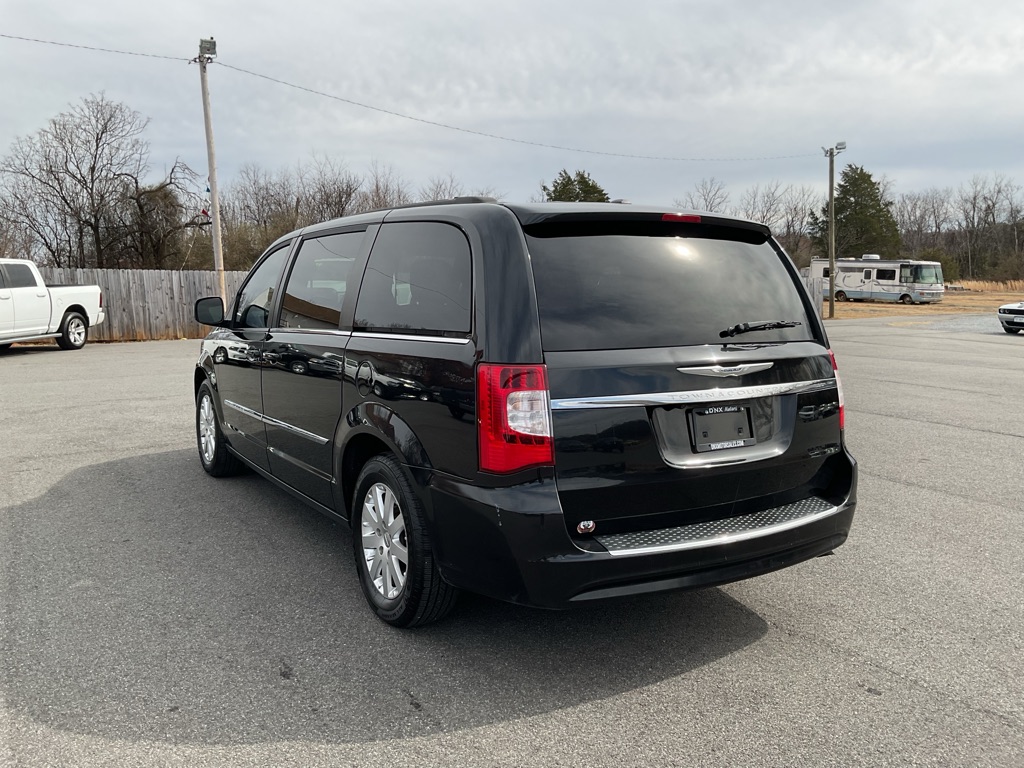 Photo 5 of this CHRYSLER TOWN & COUNTRY