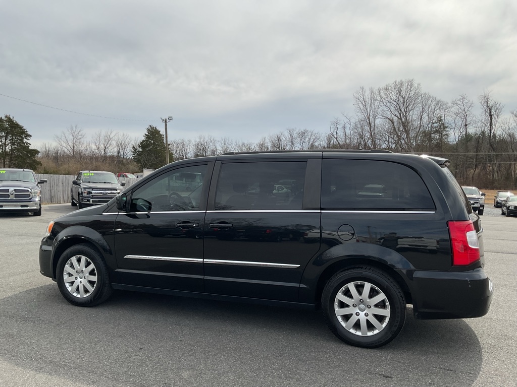 Photo 4 of this CHRYSLER TOWN & COUNTRY