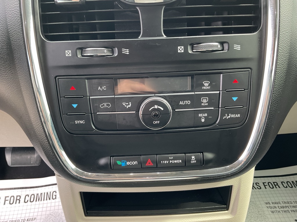 Photo 32 of this CHRYSLER TOWN & COUNTRY