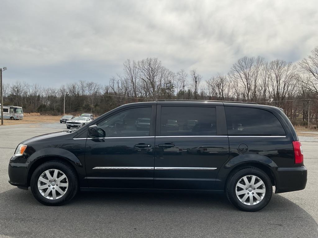 Photo 3 of this CHRYSLER TOWN & COUNTRY