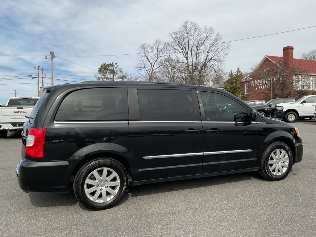 Photo 12 of this CHRYSLER TOWN & COUNTRY