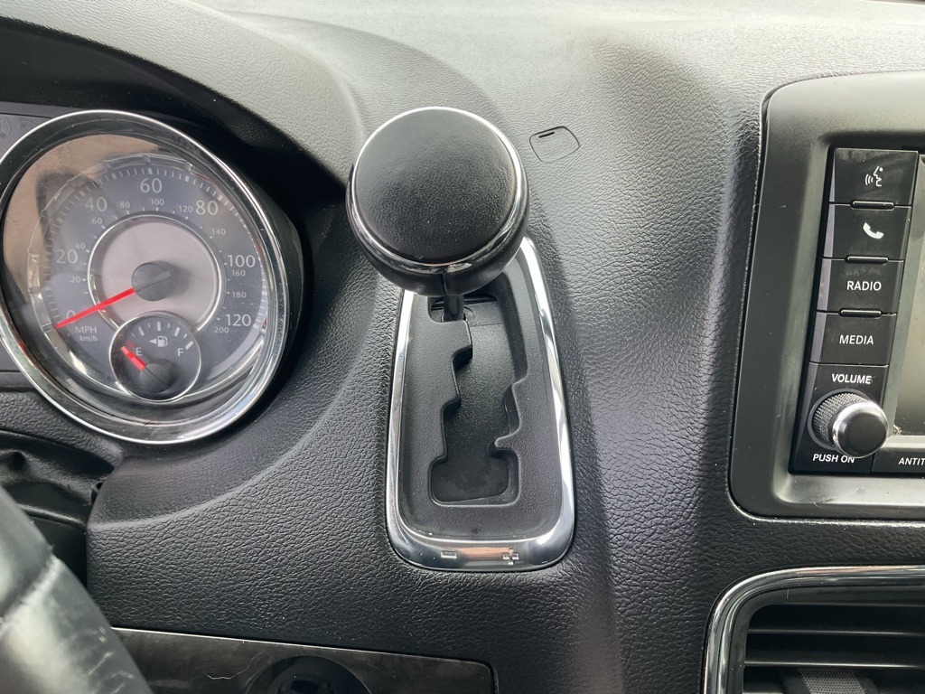 Photo 33 of this CHRYSLER TOWN & COUNTRY