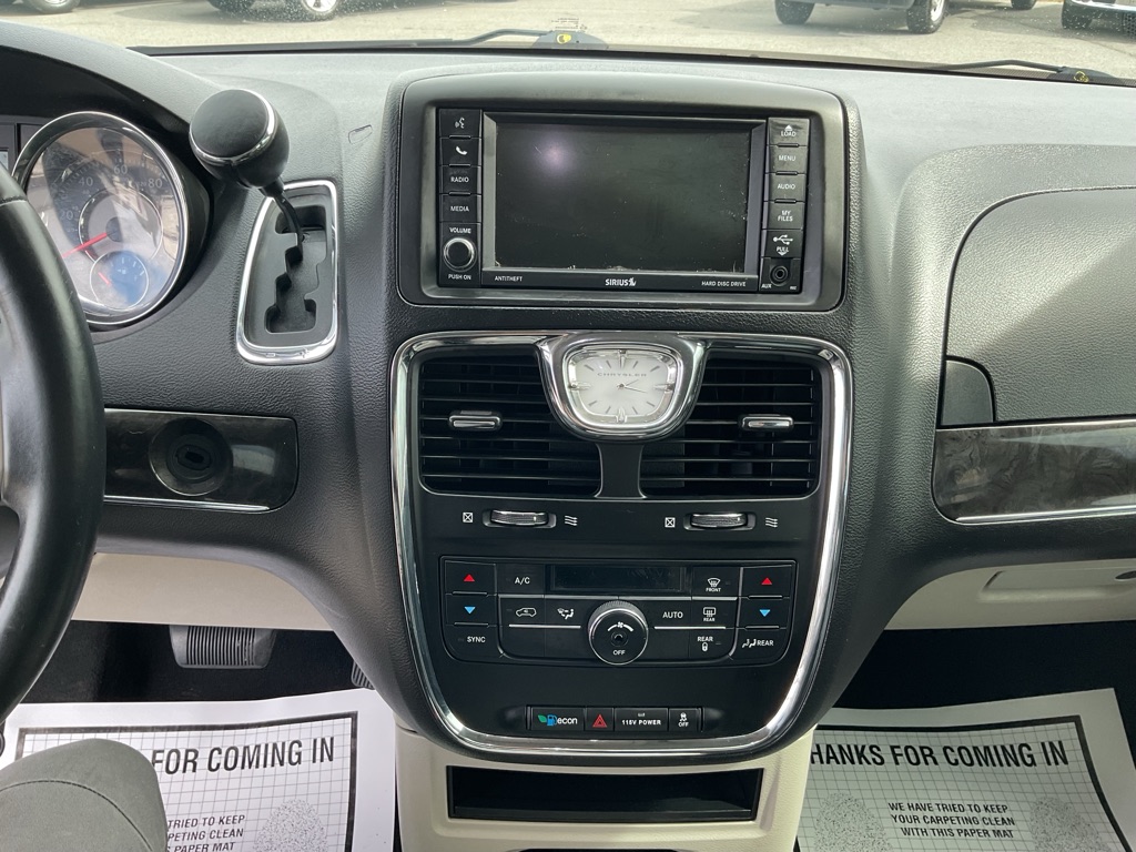 Photo 31 of this CHRYSLER TOWN & COUNTRY