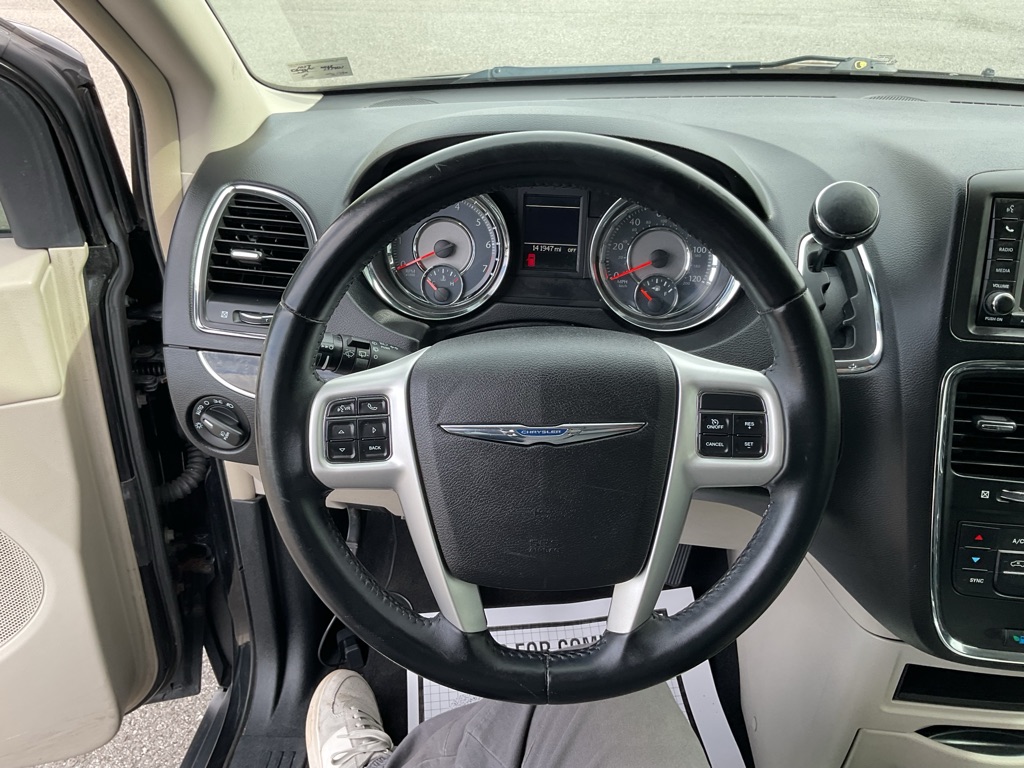 Photo 26 of this CHRYSLER TOWN & COUNTRY