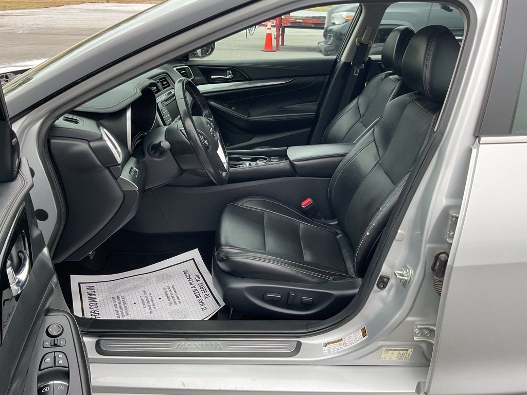 Photo 26 of this NISSAN MAXIMA