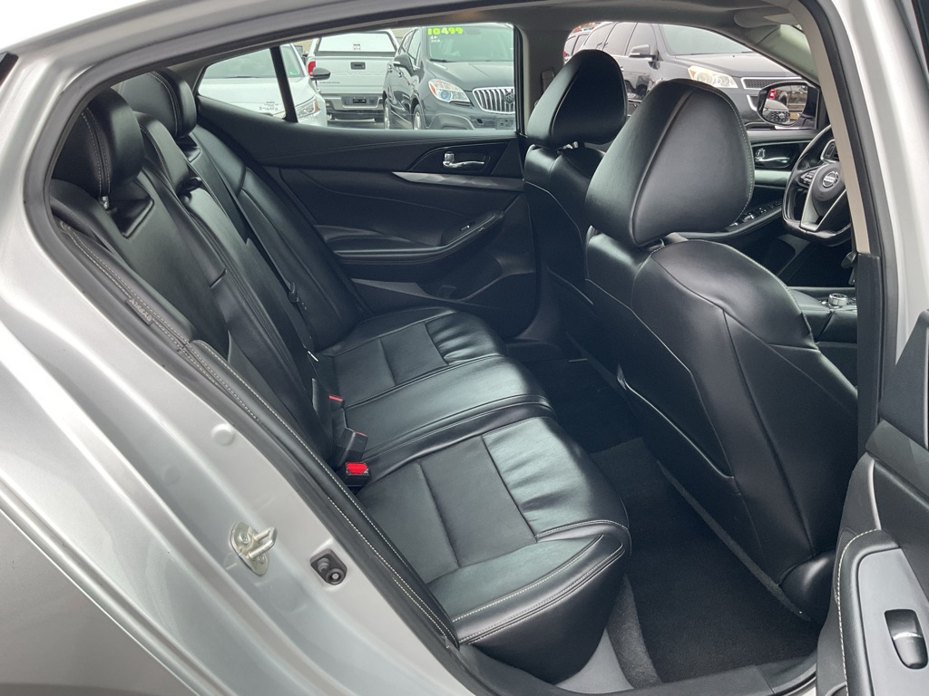 Photo 48 of this NISSAN MAXIMA