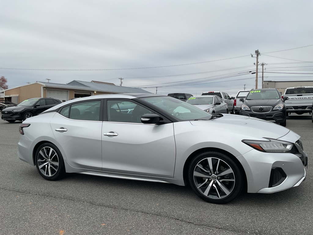 Photo 13 of this NISSAN MAXIMA