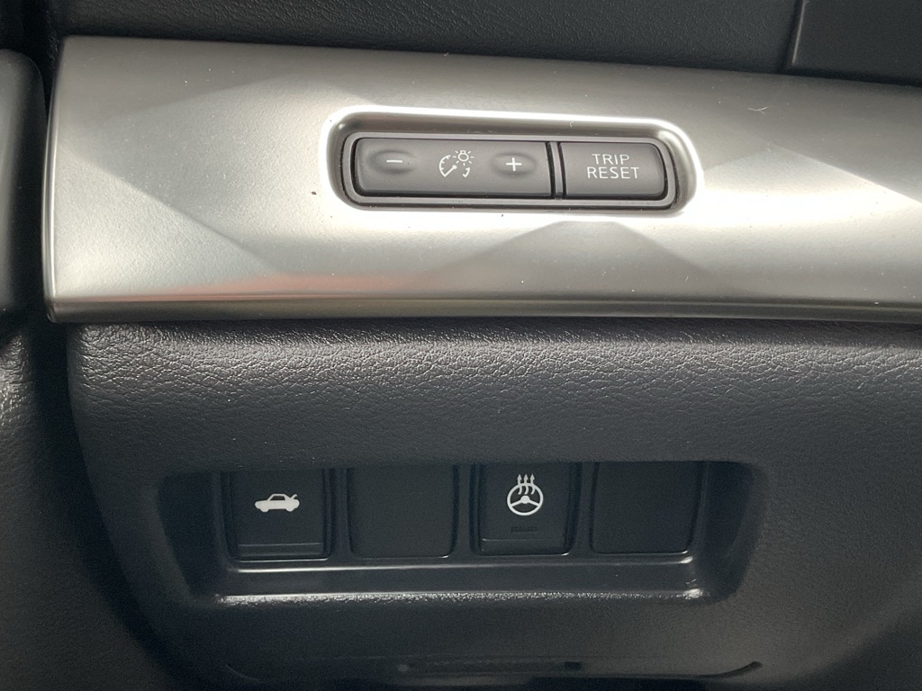 Photo 28 of this NISSAN MAXIMA