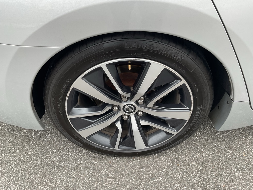 Photo 21 of this NISSAN MAXIMA