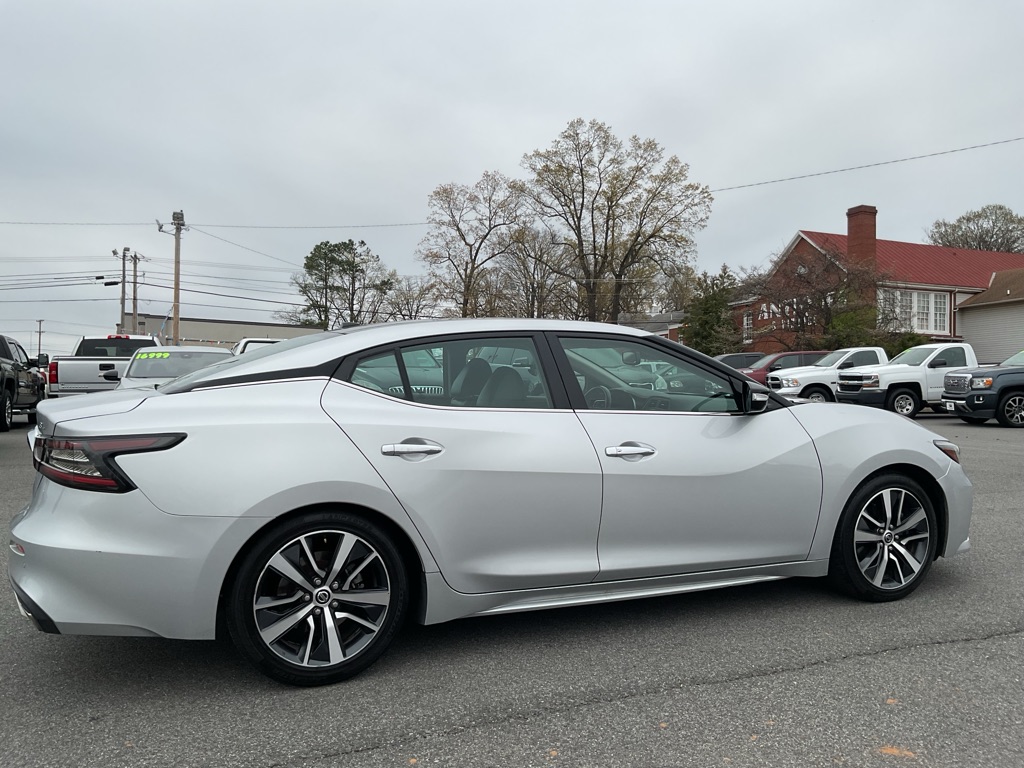 Photo 11 of this NISSAN MAXIMA
