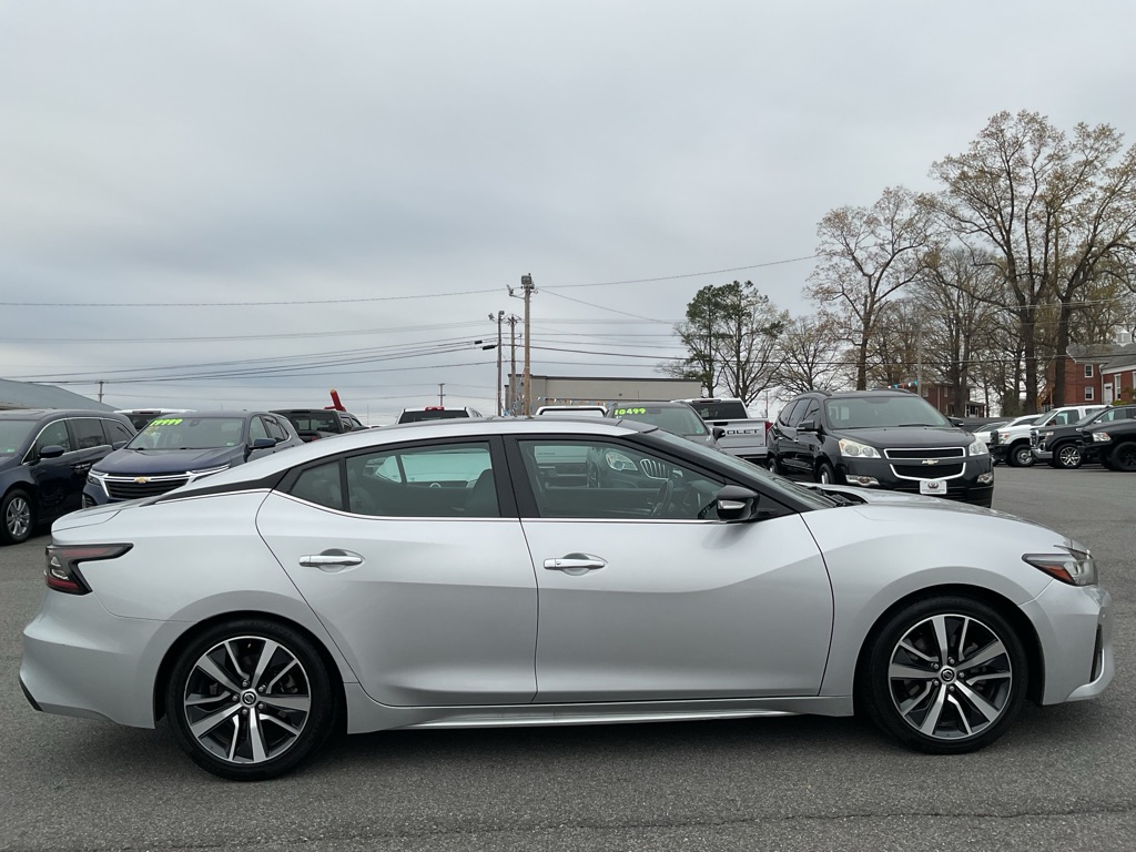 Photo 12 of this NISSAN MAXIMA