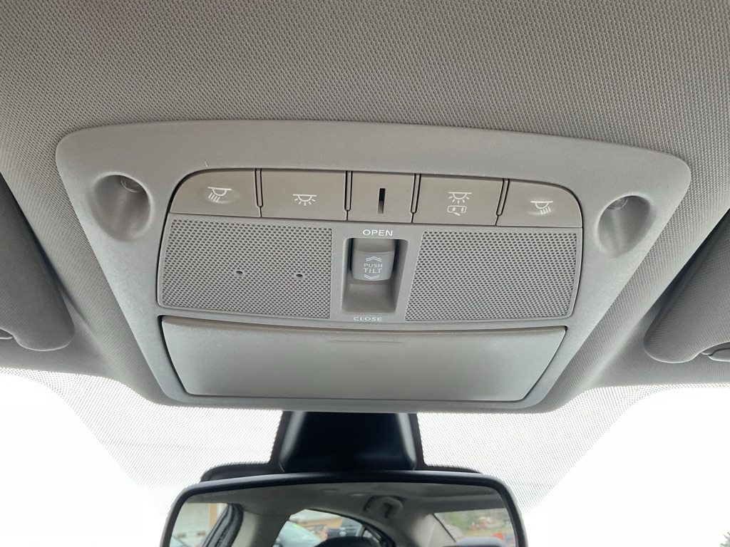 Photo 37 of this NISSAN MAXIMA