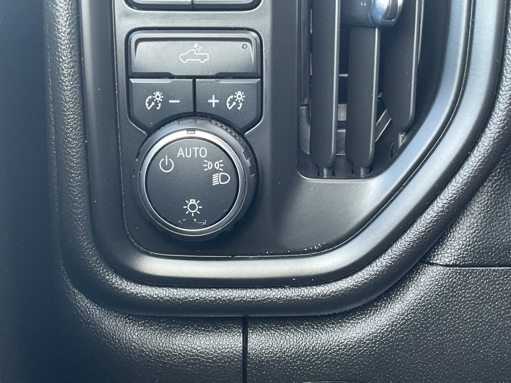 Photo 28 of this CHEVROLET SILVERADO 1500