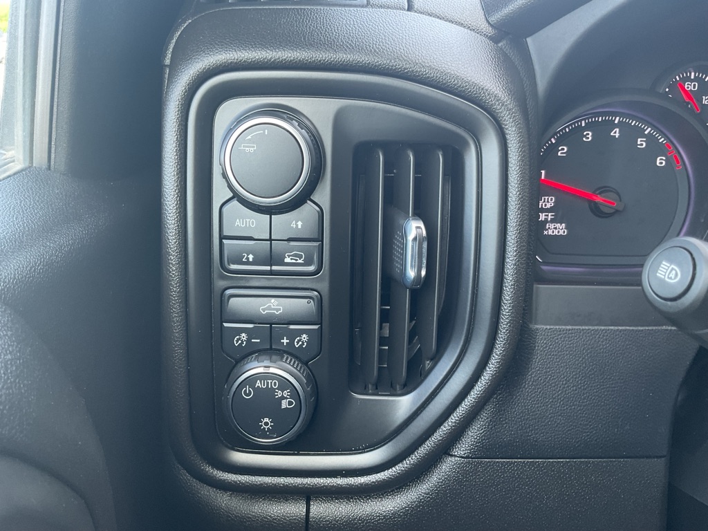 Photo 29 of this CHEVROLET SILVERADO 1500