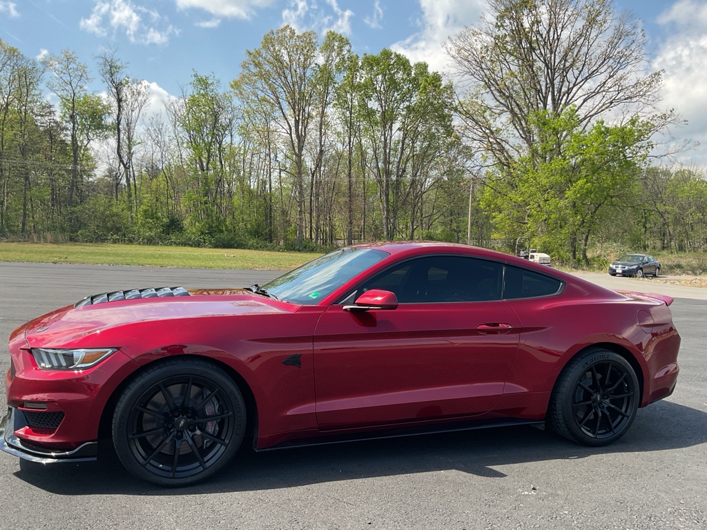 Photo 2 of this FORD MUSTANG
