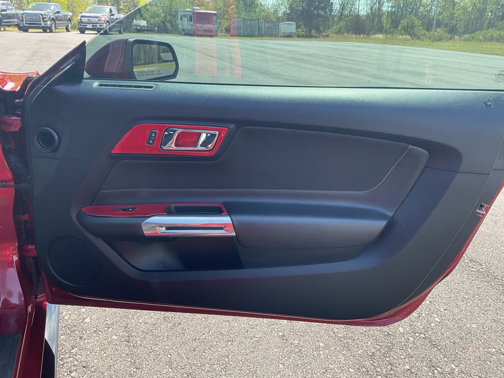 Photo 38 of this FORD MUSTANG