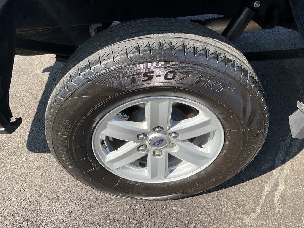 Photo 21 of this FORD F150