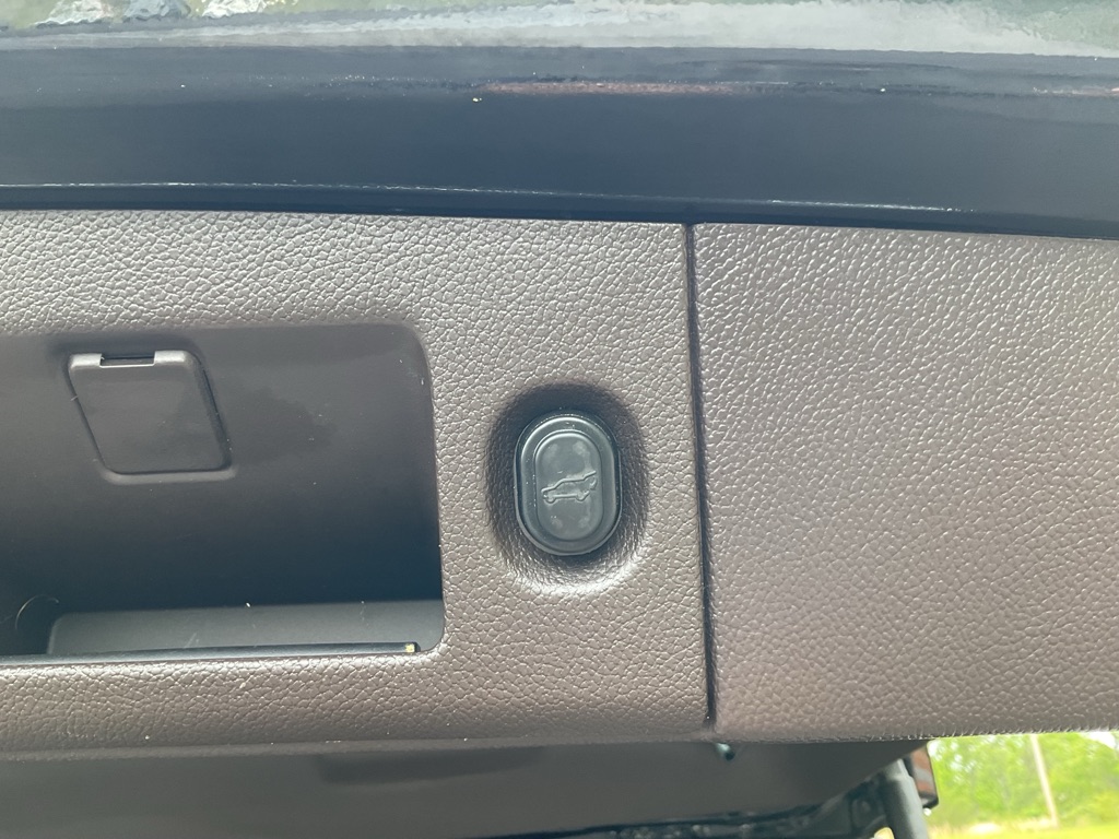Photo 10 of this GMC YUKON
