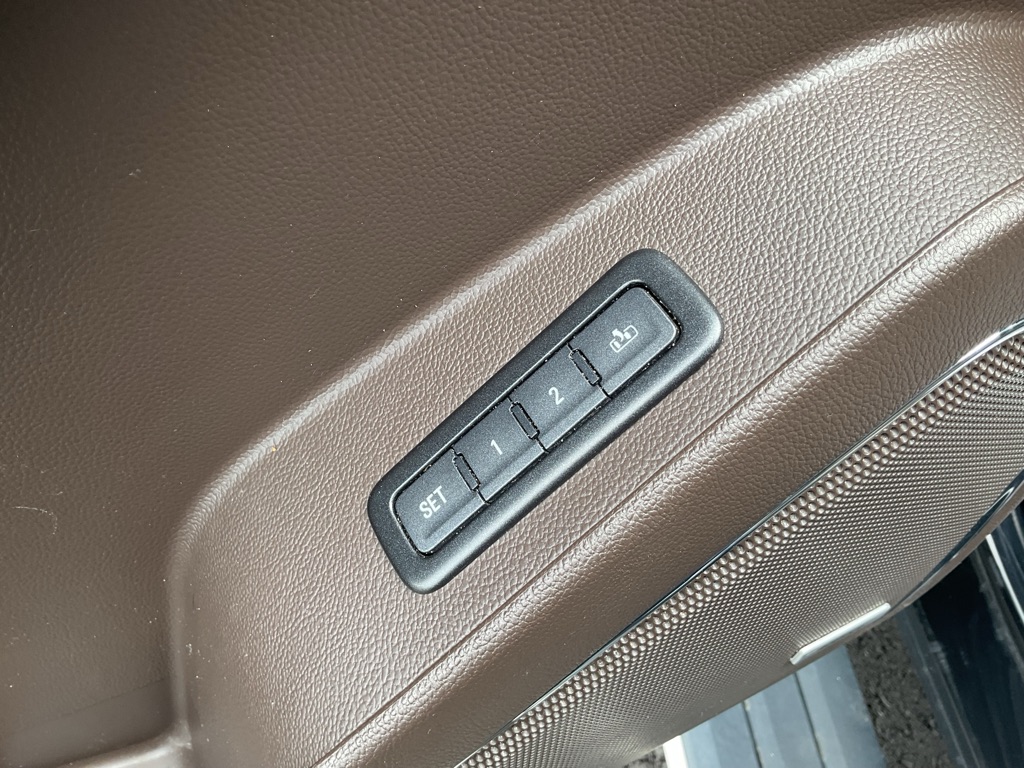 Photo 26 of this GMC YUKON