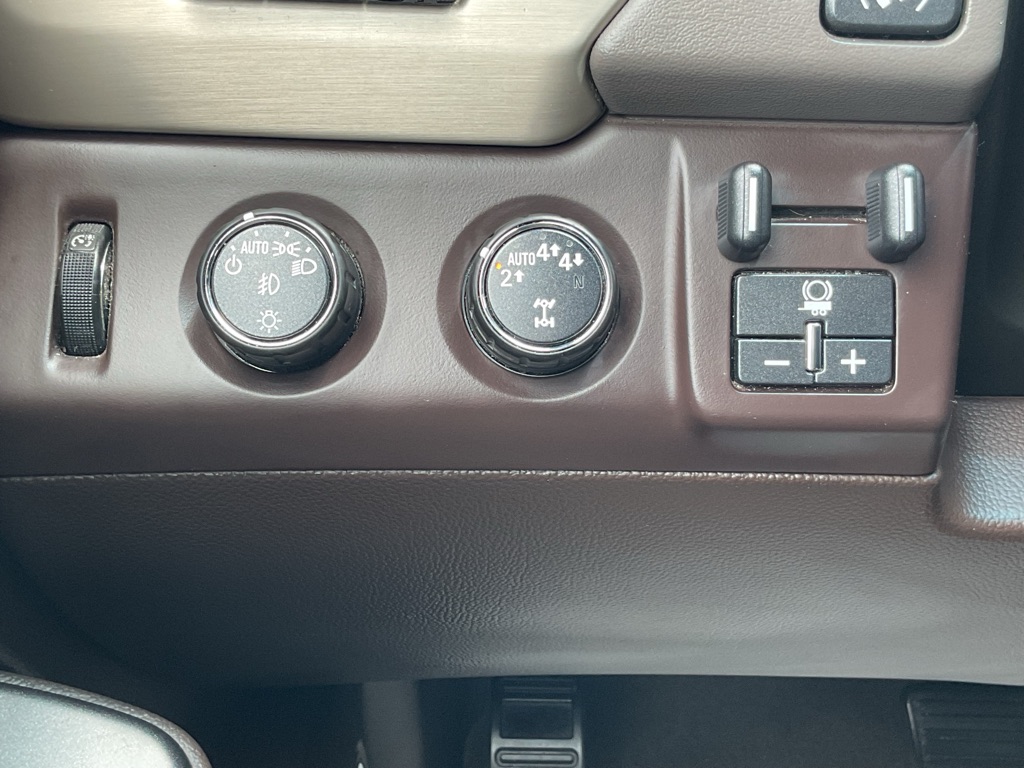 Photo 32 of this GMC YUKON