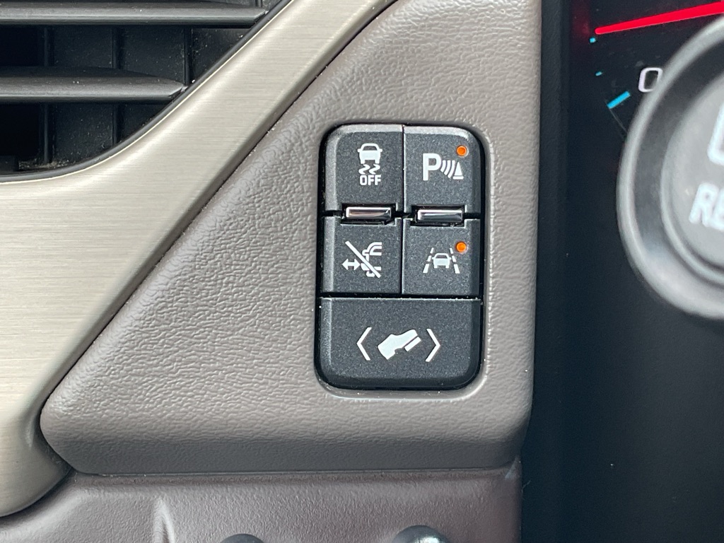 Photo 33 of this GMC YUKON