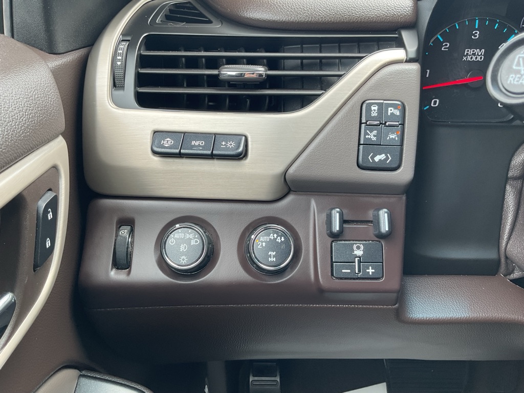 Photo 34 of this GMC YUKON