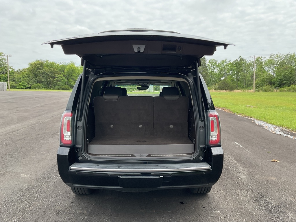 Photo 8 of this GMC YUKON