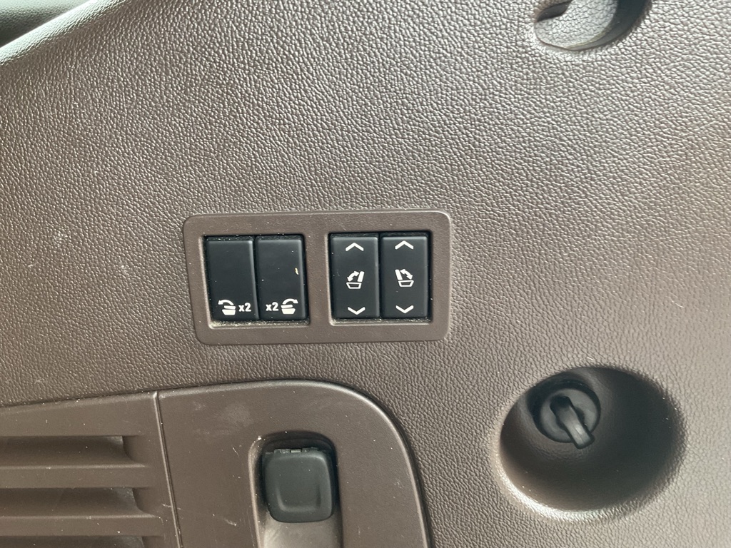 Photo 9 of this GMC YUKON