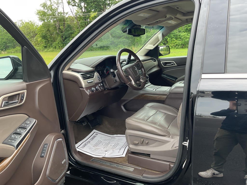 Photo 29 of this GMC YUKON
