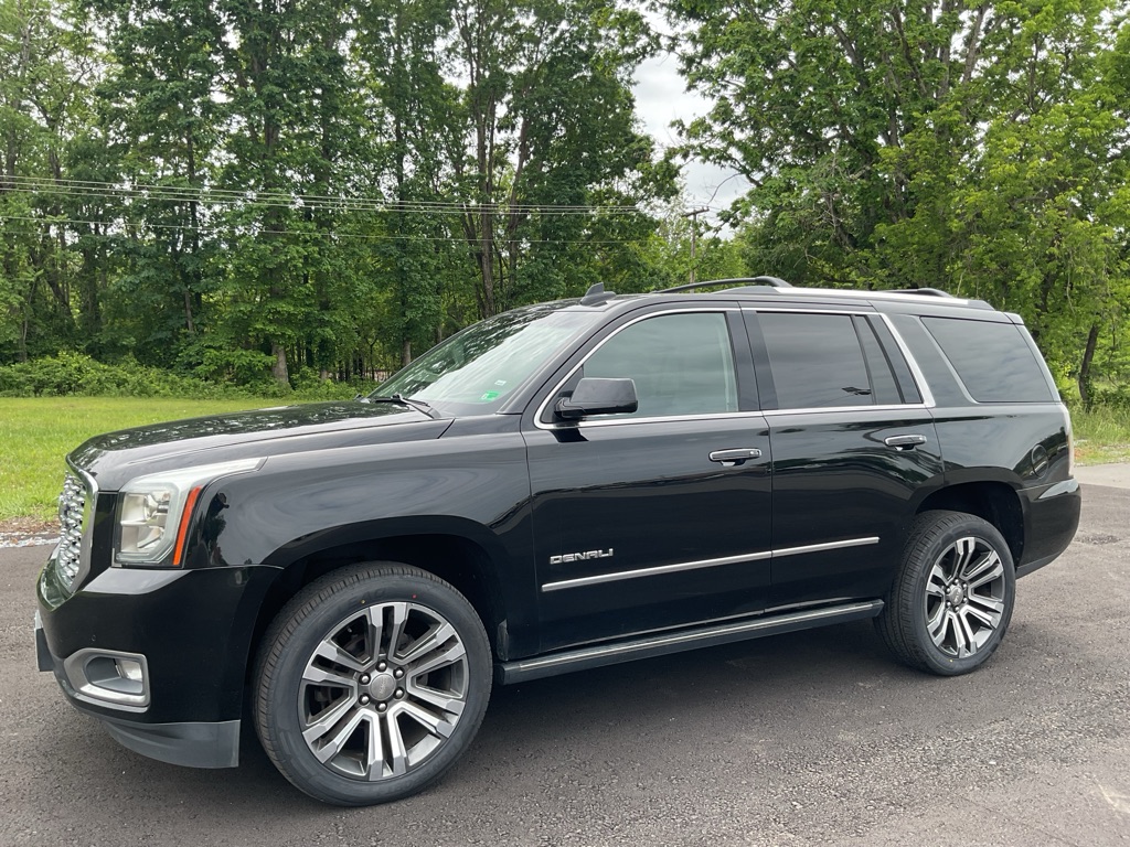 Photo 2 of this GMC YUKON