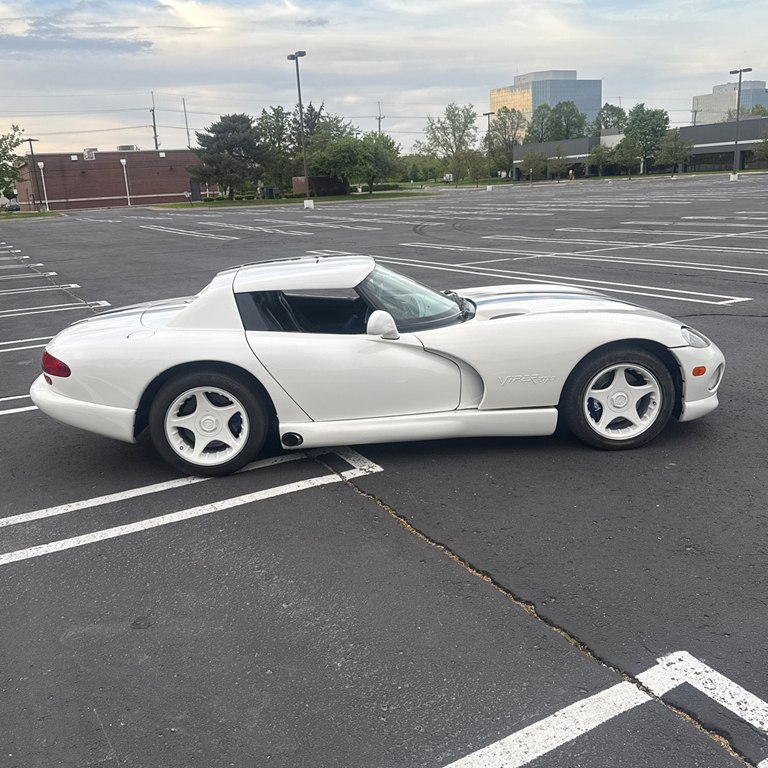 Photo 4 of this DODGE VIPER