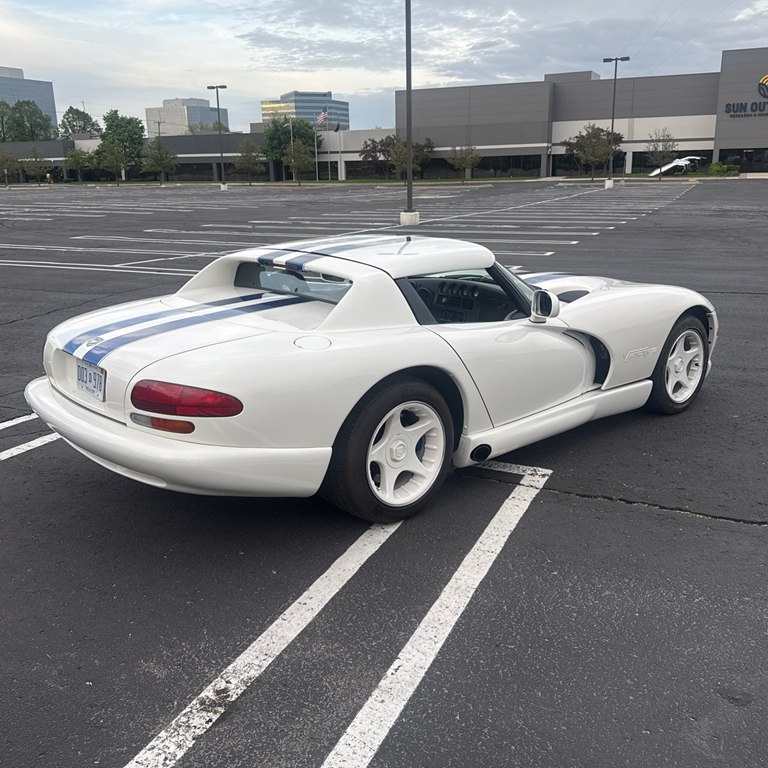 Photo 5 of this DODGE VIPER