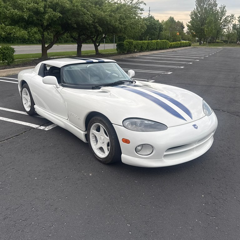 Photo 3 of this DODGE VIPER