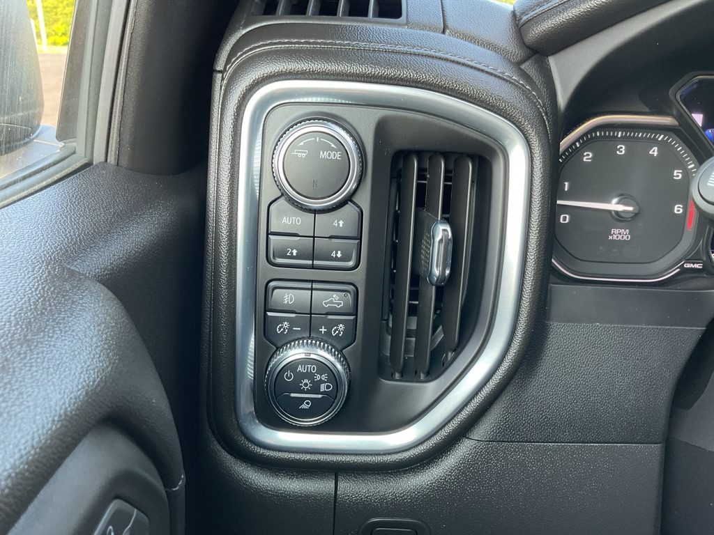 Photo 32 of this GMC SIERRA LIMITED