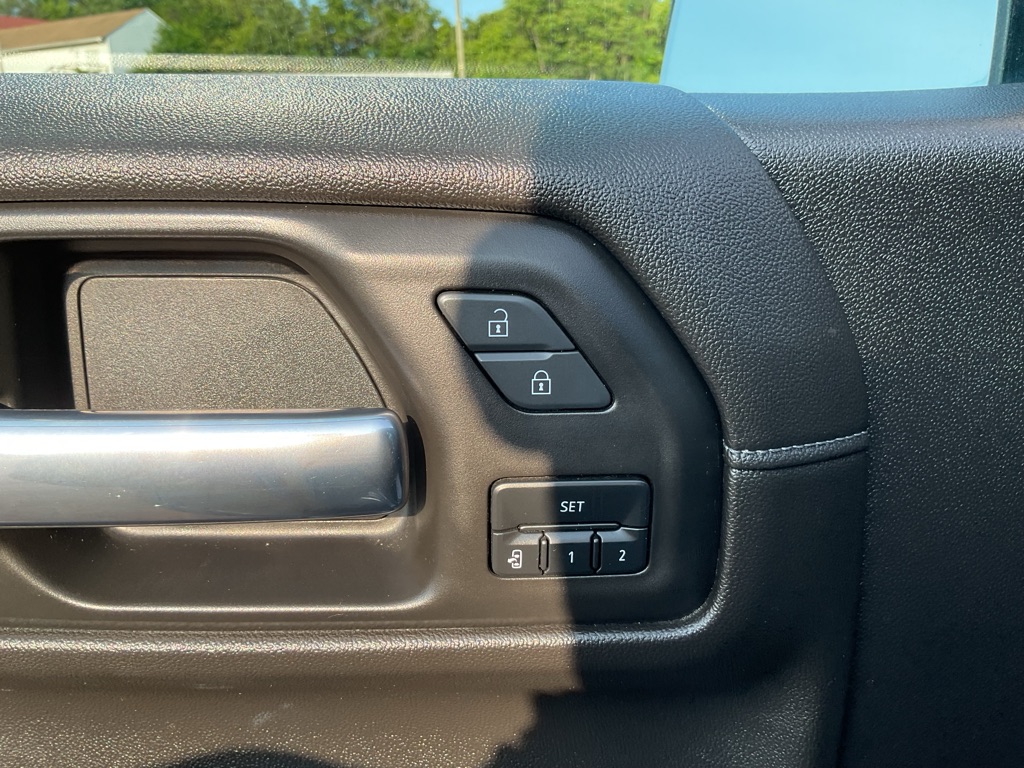 Photo 24 of this GMC SIERRA LIMITED