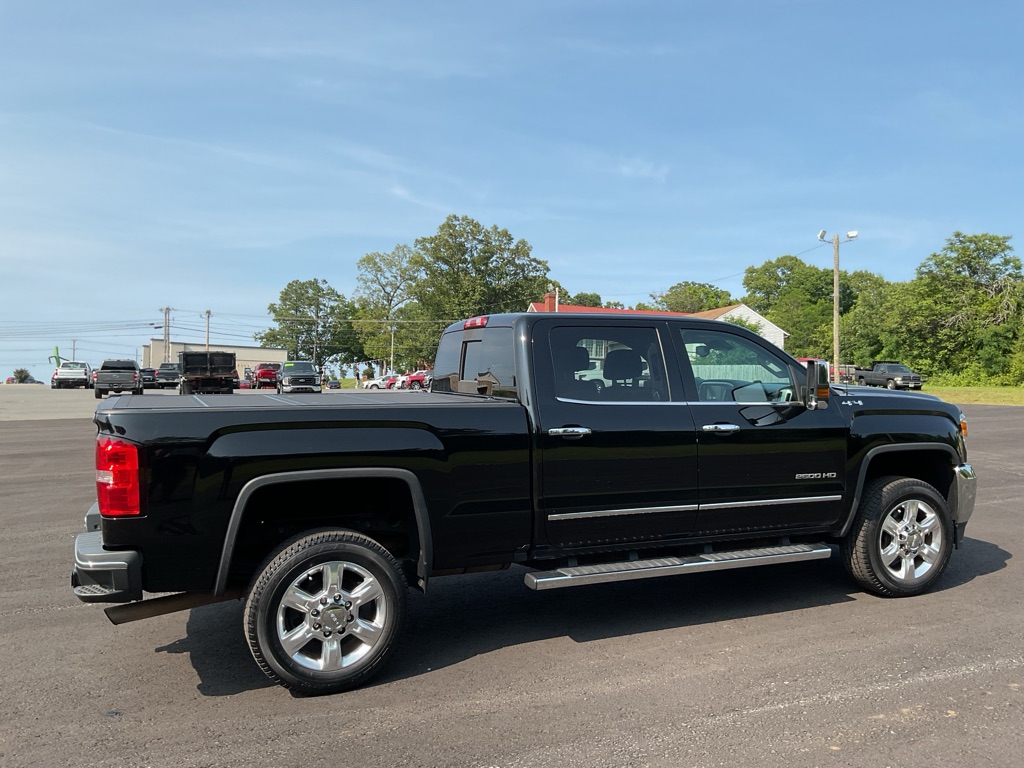 Photo 11 of this GMC SIERRA