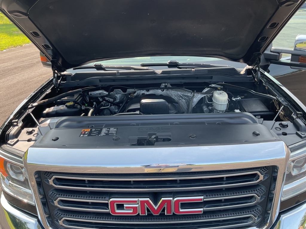 Photo 16 of this GMC SIERRA