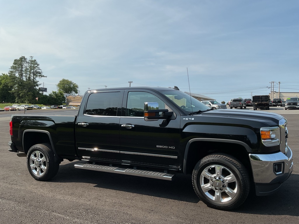 Photo 13 of this GMC SIERRA