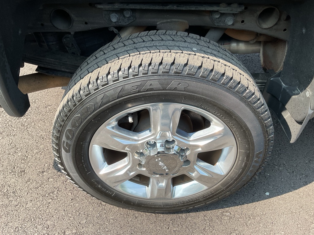 Photo 21 of this GMC SIERRA