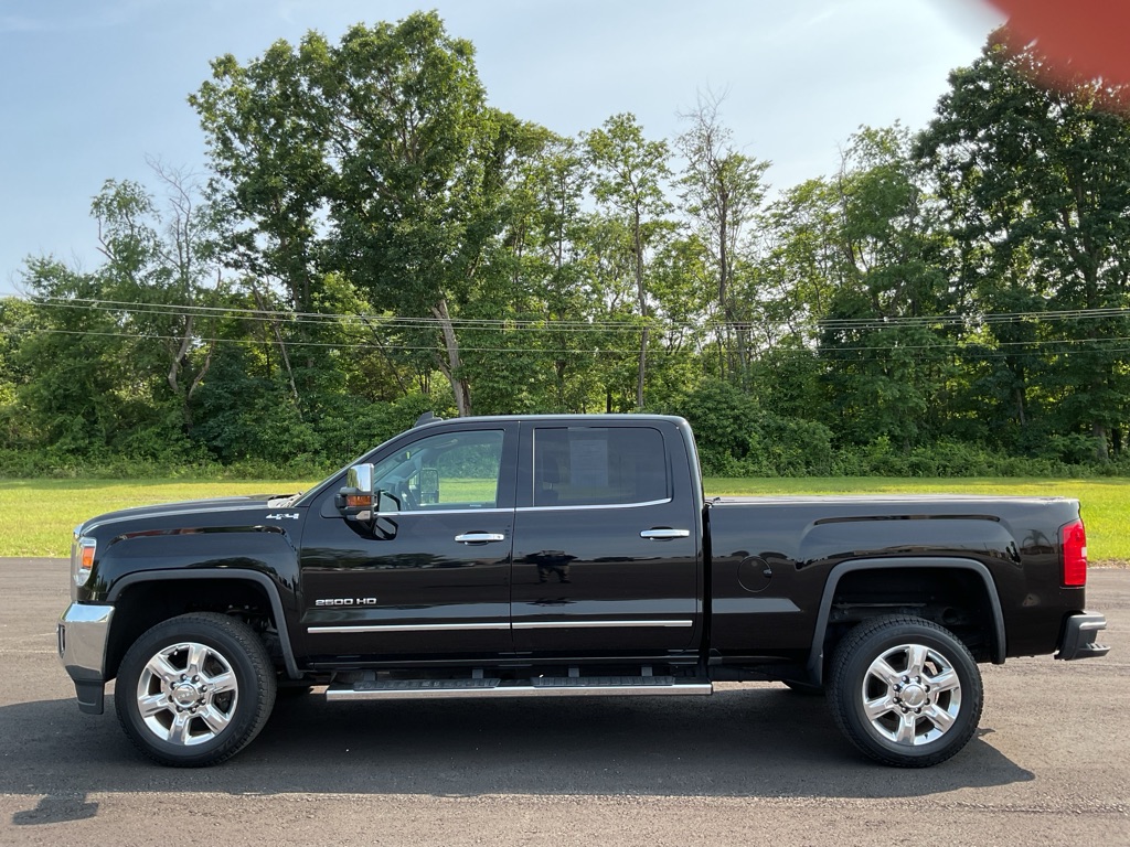 Photo 3 of this GMC SIERRA